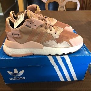 Adidas 2019 Nite Jogger, authentic, womens size 8 Wide, stylish Rose Gold